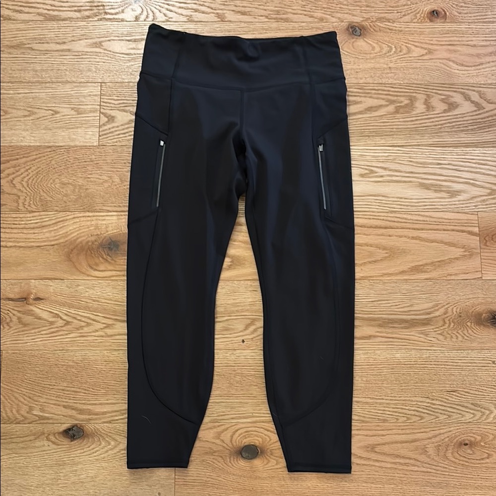 Black Athleta Rainier 7/8 Tights with Zipper Pockets in like new condition